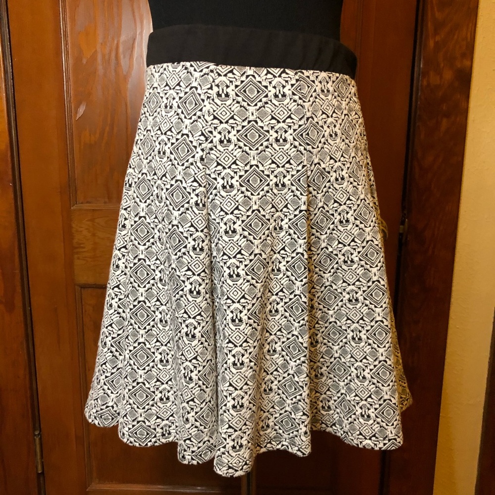 Potters Pot Black and White Patterned Skirt
